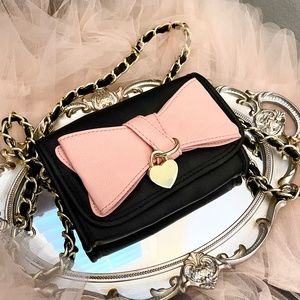 ⭐Rare⭐ Betsey Johnson - Flirty Bow Gold Chain Crossbody Purse